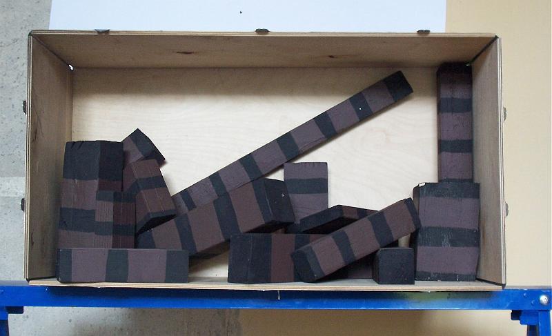 16.JPG - Braunstrich auf Schwarzmaler
ca. 75 cm x 40 cm x 28 cm
Holz, Acrylfarbe